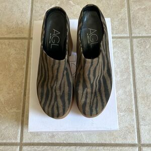 AGL SISTA MULE SIZE 38(size 8) Color Taupe